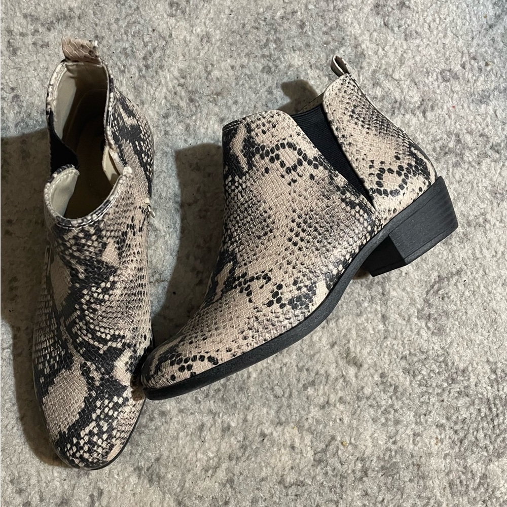 So Snakeskin look bootie
